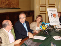 Xosé Ballesteros, Xosé A. Sánchez Bugallo e Guadalupe Rodríguez na presentación do premio.