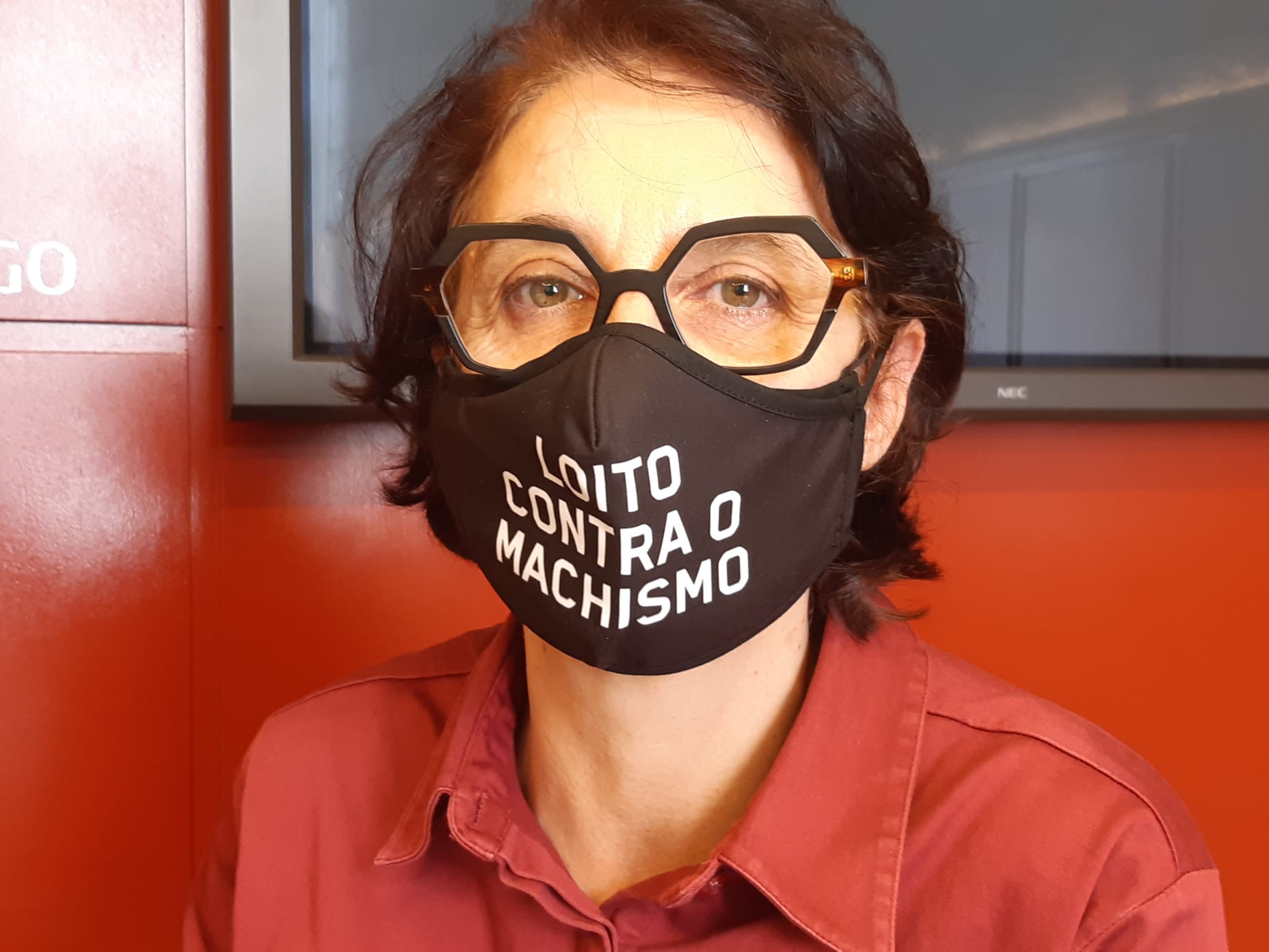 Unha das máscaras coa imaxe da campaña
