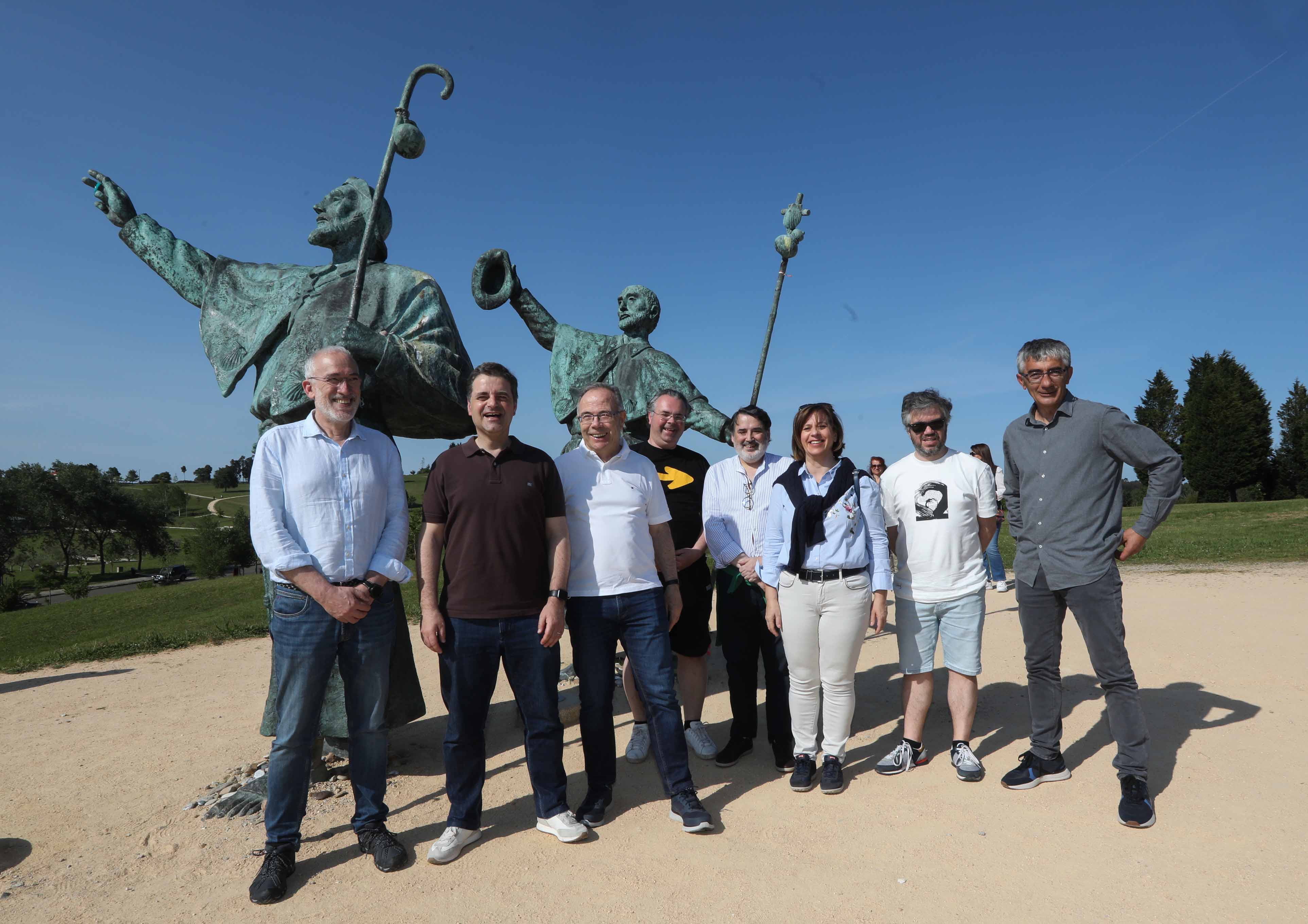 Membros das corporacións municipais de Braga e Santiago no Monte do Gozo