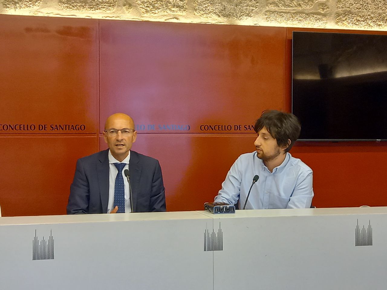 O concelleiro Gonzalo Muíños e Alberto Alfonso na rolda de prensa de hoxe