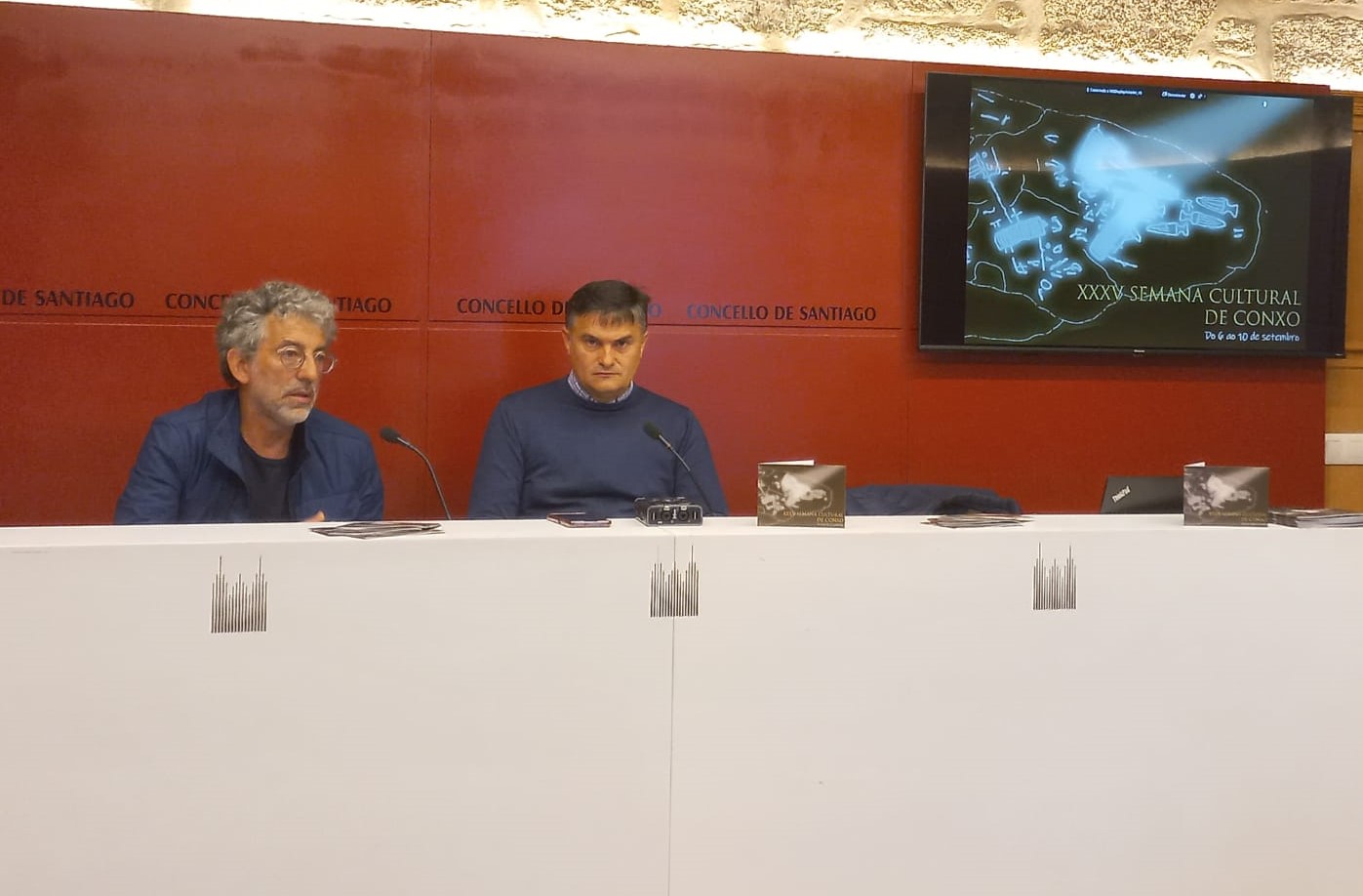 O concelleiro Javier Fernández e Xulio Noia durante a rolda de prensa de presentación