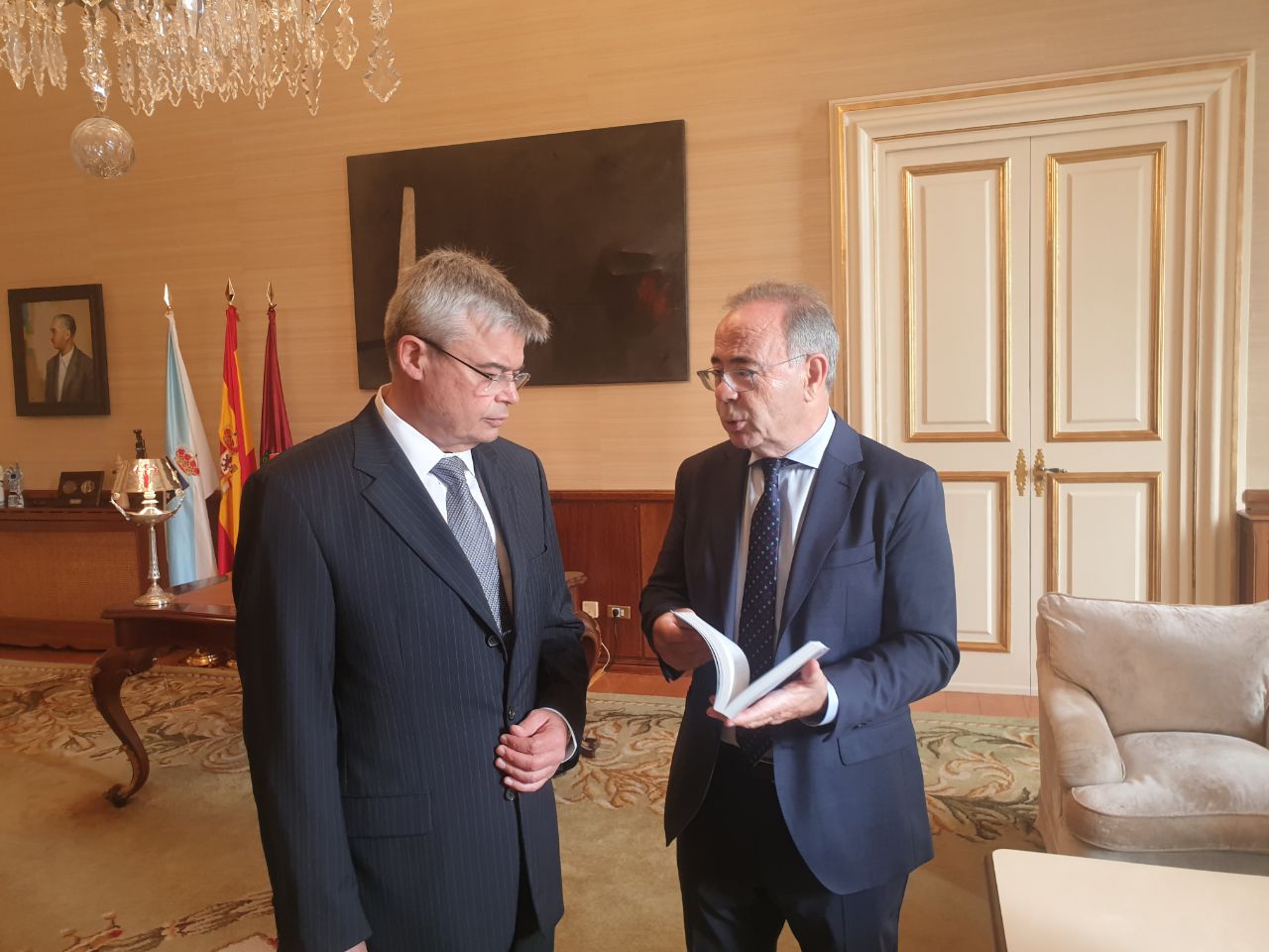 O embaixador de Ucraína en España e o alcalde de Santiago