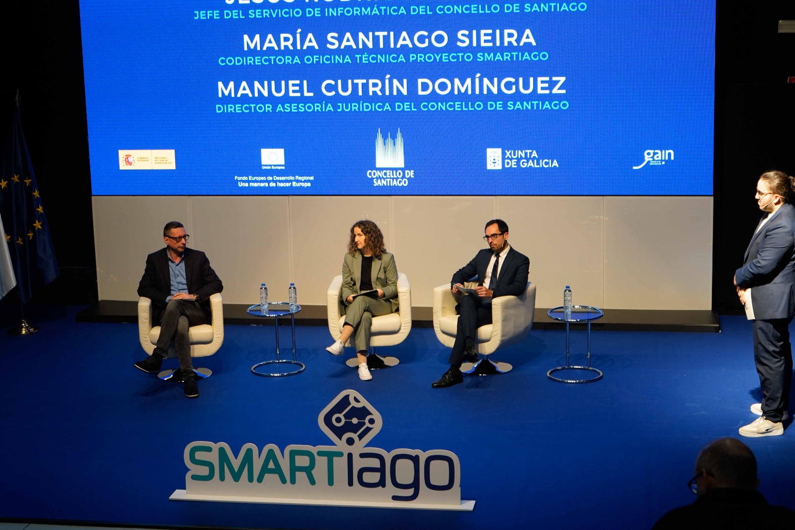 Mesa sobre o futuro de Smartiago (de esquerda a dereita) Jesús Rodríguez, María Santiago e Manuel Cutrín