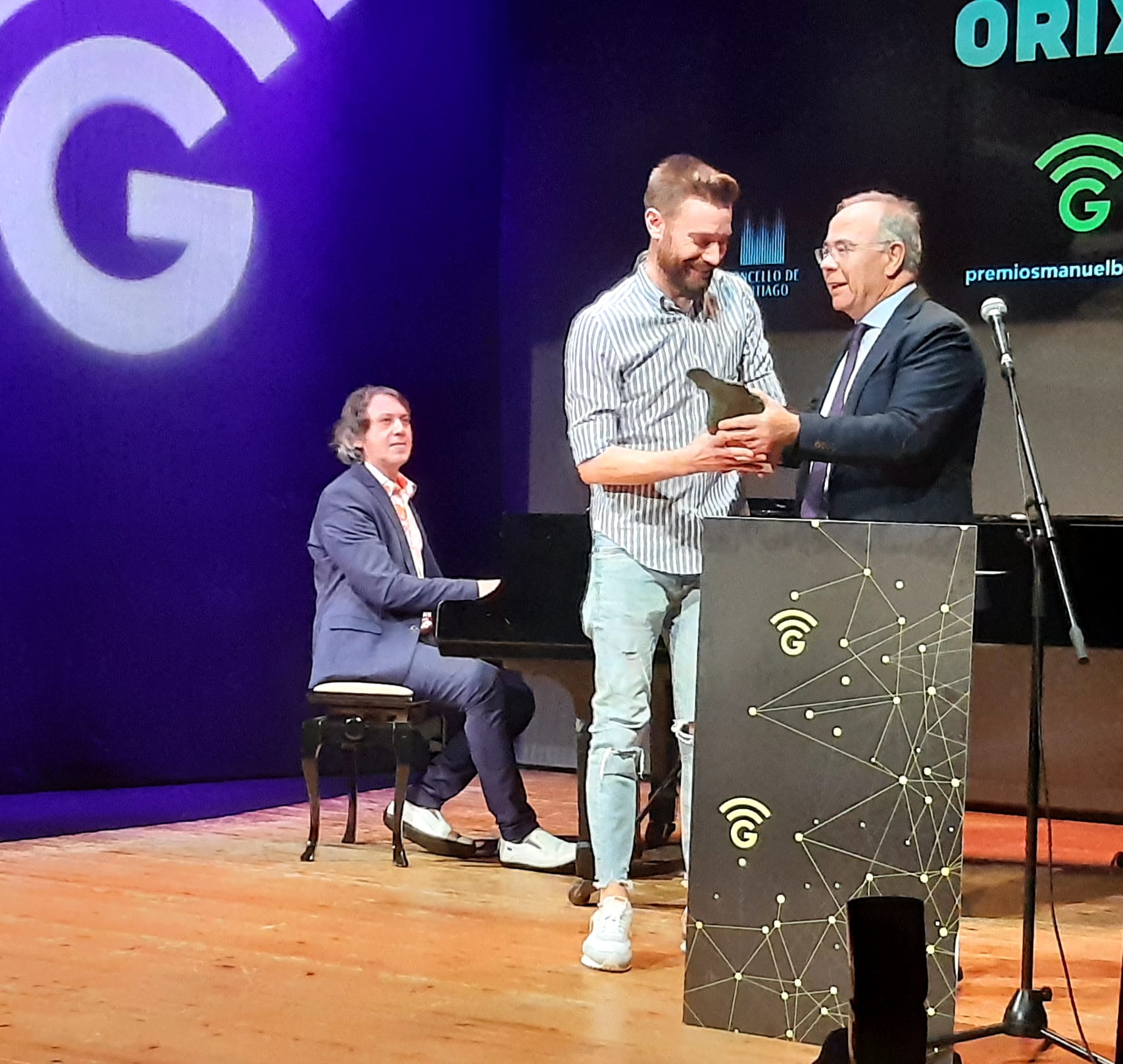 Entrega do premio a Orixe, distinguida na categoría de empresa cunha comunicación innovadora en galego