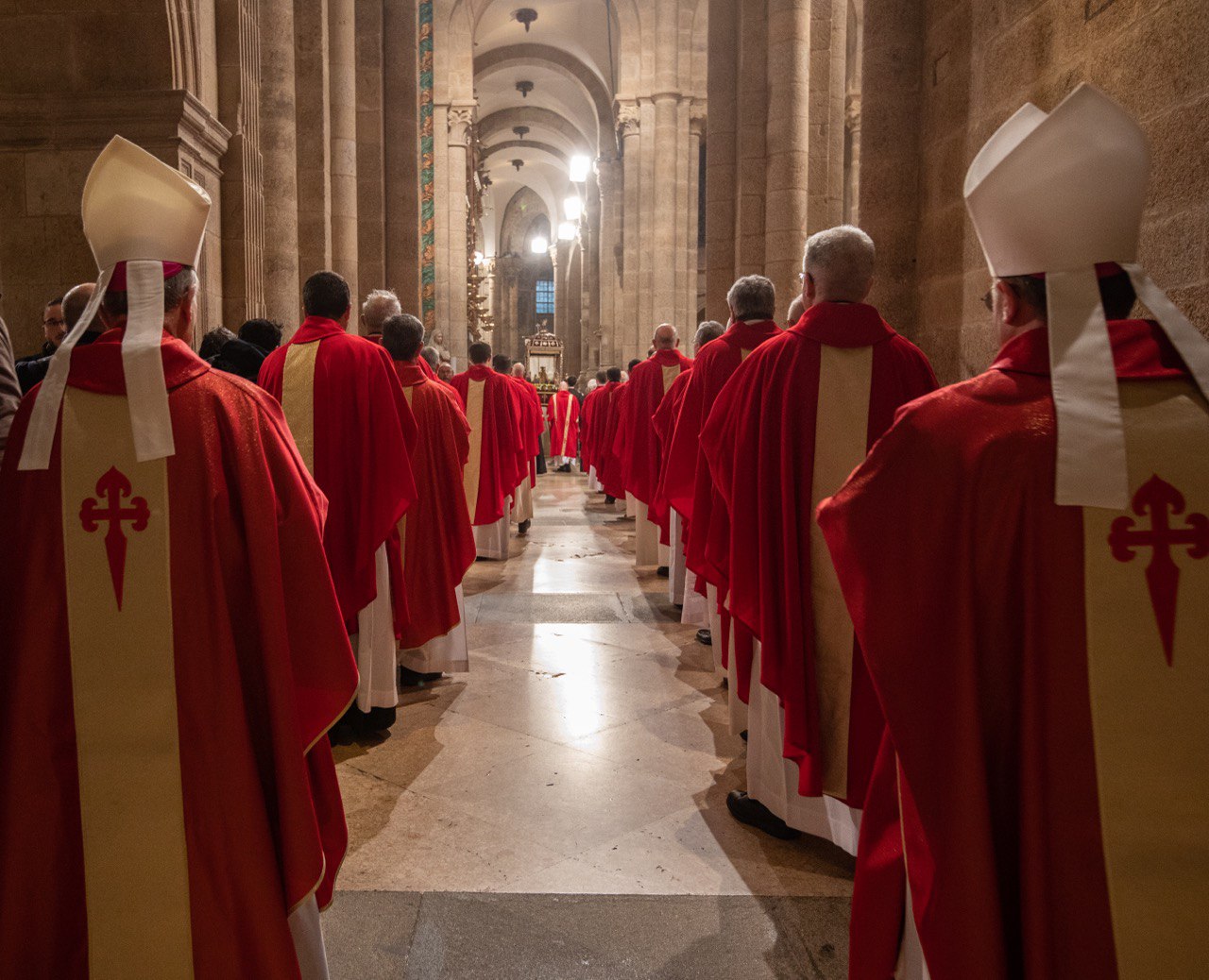 Procesión litúrxica no interior da Catedral