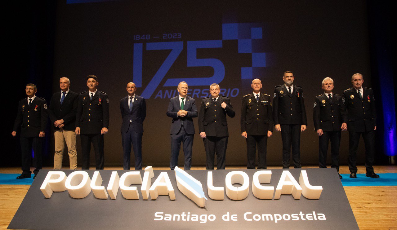 Entrega de medallas a Juan Carlos López López, Francisco Javier Vázquez Illodo, Antonio Malvido Lojo, Sebastián Carreira Quintela, Andrés Bao Valiño (esq. a dta.)