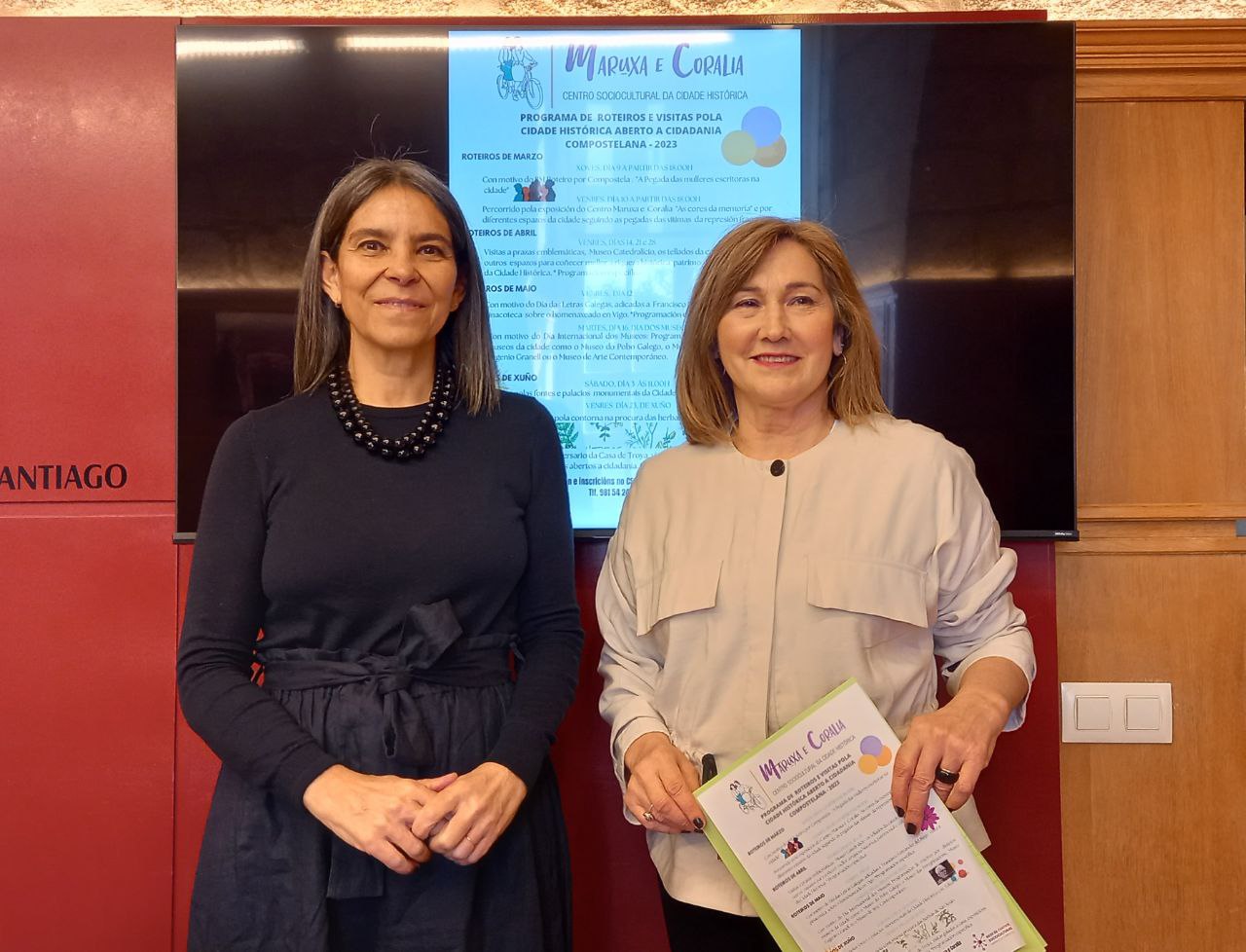 A concelleira Mercedes Rosón e Lupe Rodríguez presentan os roteiros do CSC da cidade histórica