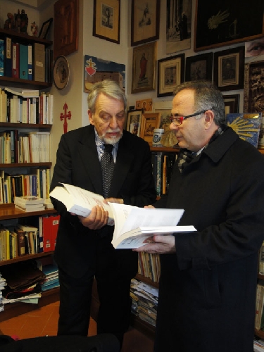 O alcalde con Paolo Caucci Von Saucken, presidente do Centro Italiano de Estudos Compostelns.
