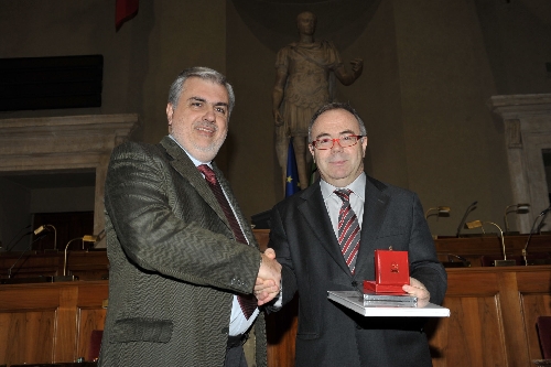 O alcalde co vicesindaco de Roma, Mauro Cutrufo
