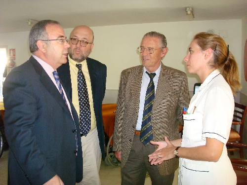 O alcalde conversa co presidente do Fogar Espaol en Montevideo, Jos Luis Pea, e co cnsul xeral adxunto, Jos A. Ruiz de Casas